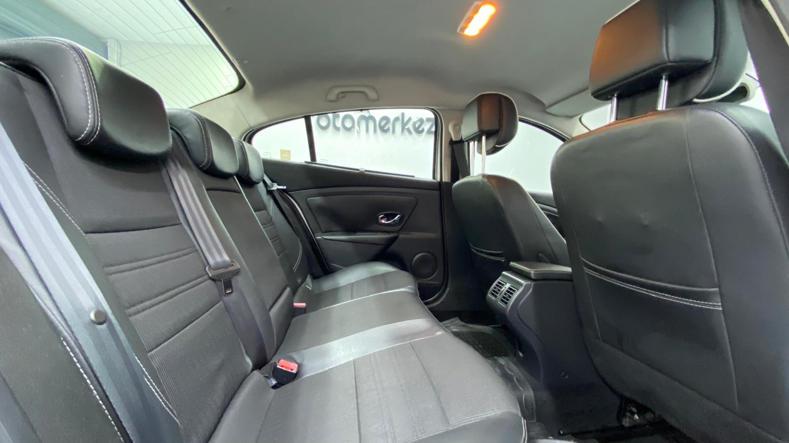 RENAULT FLUENCE 19